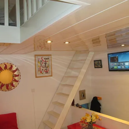 Апартаменты Romantic Ideal Young Couple Portable Aircon Коллиур